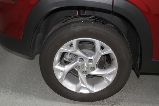 Used 2025 Chevrolet Trax LS w/ LS Convenience Package FWD image 11