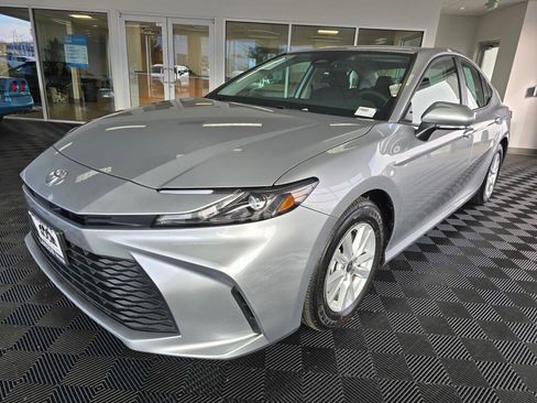 Used 2026 Toyota Camry LE image 7