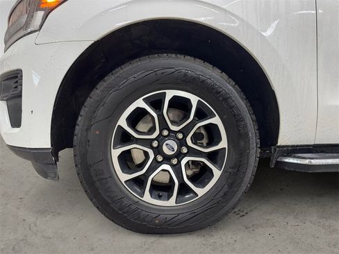 Used 2023 Ford Expedition Max XLT image 14