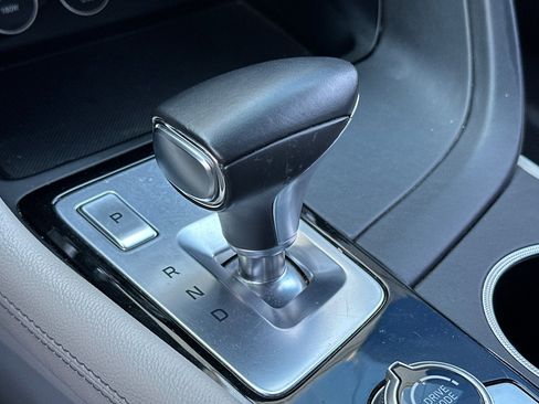 Used 2023 Genesis G70 2.0T image 21