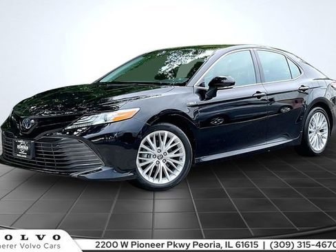 Used 2020 Toyota Camry XLE w/ Carpet Mat Package FWD image 1