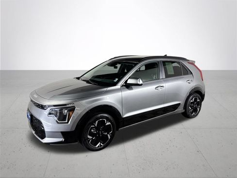 Used 2023 Kia Niro Wind w/ Wind Preserve Package FWD image 2