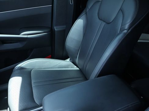 Certified 2023 Kia Sorento S FWD image 25