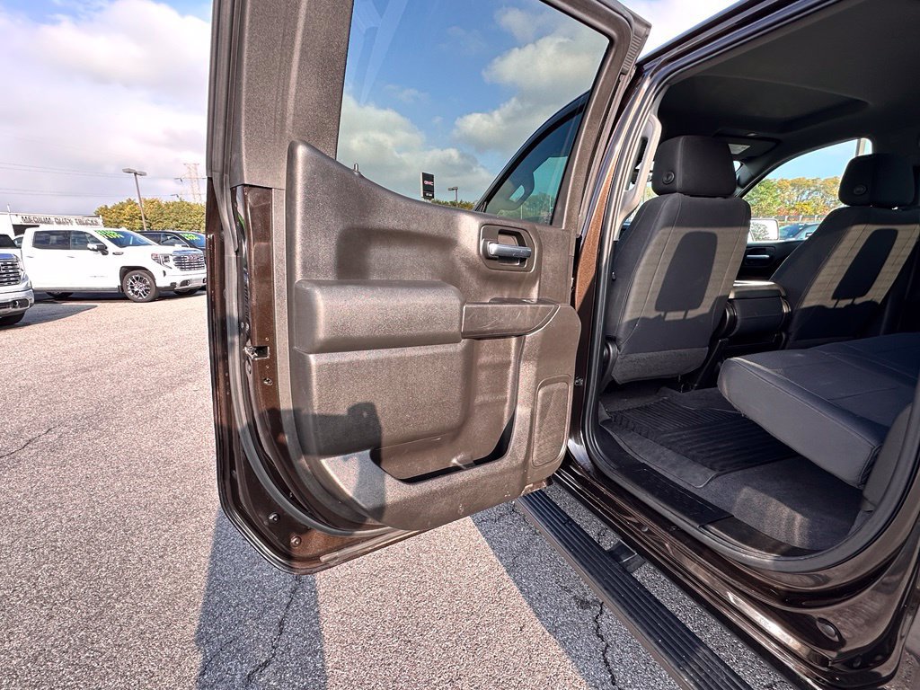 Certified 2019 Chevrolet Silverado 1500 Custom w/ Custom Convenience Package AWD/4WD image 25