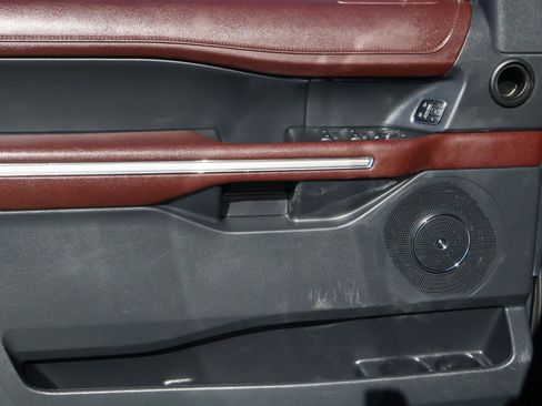 Used 2024 Ford Expedition Limited image 18