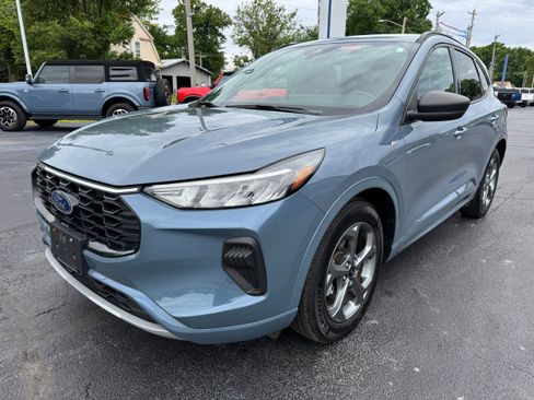 Used 2024 Ford Escape ST-Line w/ Tech Pack #1 FWD image 3