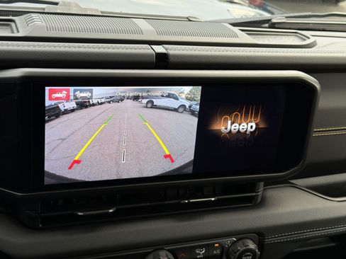 Used 2024 Jeep Wrangler Unlimited Sahara w/ Technology Group AWD/4WD image 19