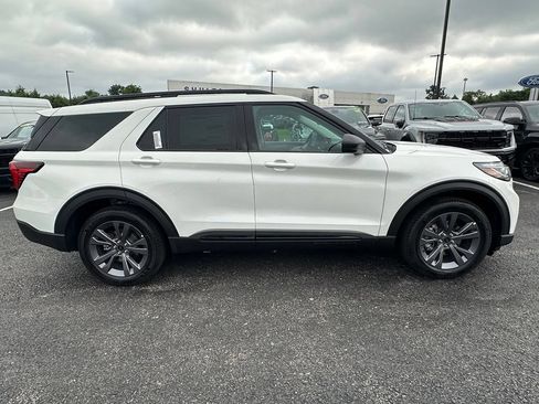 New 2026 Ford Explorer Active w/ Active Comfort Package AWD/4WD image 4