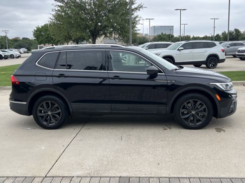 Certified 2024 Volkswagen Tiguan SE w/ Panoramic Sunroof Package FWD image 11