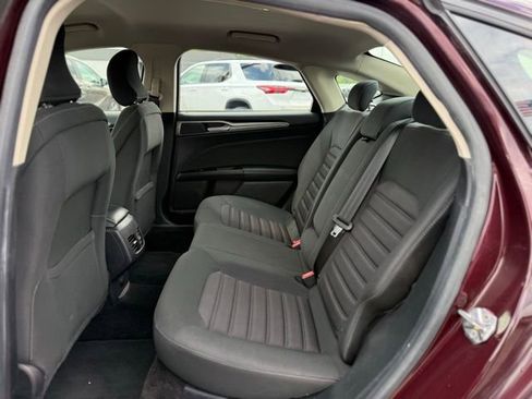 Used 2017 Ford Fusion SE w/ Fusion SE Technology Package FWD image 15