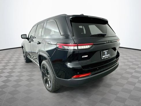 Used 2023 Jeep Grand Cherokee Altitude AWD/4WD image 6
