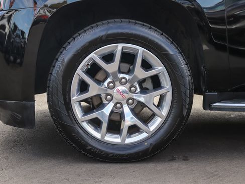 Used 2018 GMC Yukon XL SLT w/ Open Road Package AWD/4WD image 10