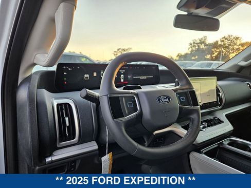 New 2025 Ford Expedition Active image 34