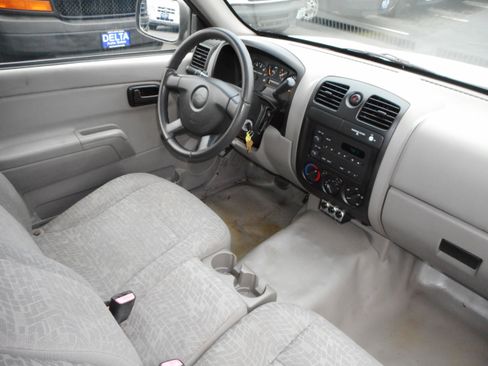 Used 2004 Chevrolet Colorado LS image 23