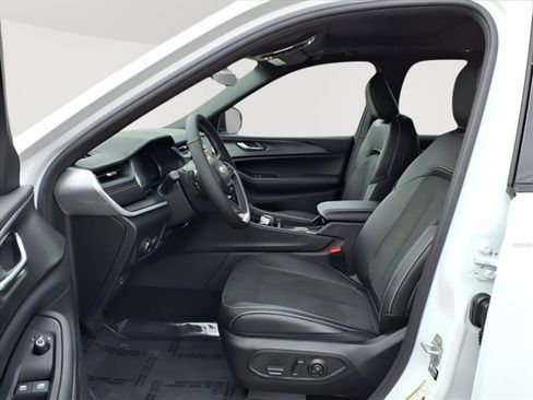 New 2025 Jeep Grand Cherokee 4WD image 11