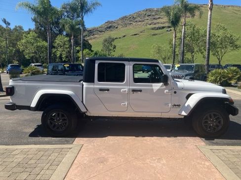 Used 2024 Jeep Gladiator Sport image 6
