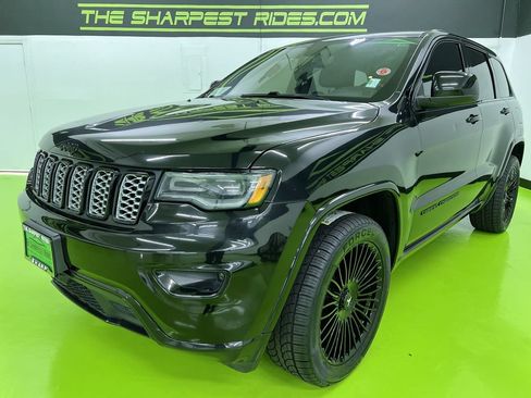 Used 2020 Jeep Grand Cherokee Altitude AWD/4WD image 5