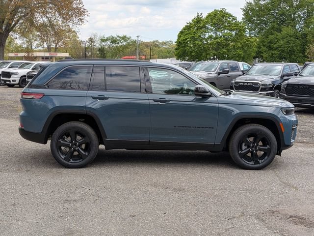New 2026 Jeep Grand Cherokee Limited w/ Limited Altitude Package AWD/4WD image 2