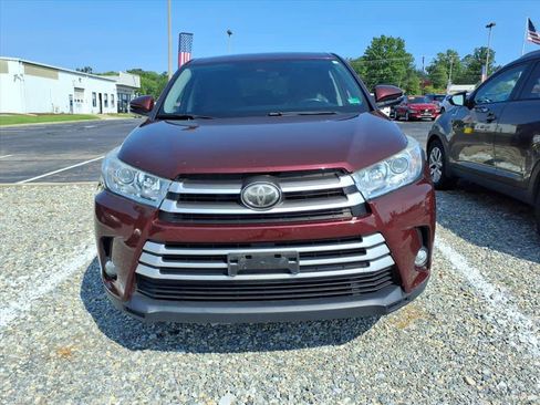 Used 2018 Toyota Highlander Plus AWD/4WD image 6