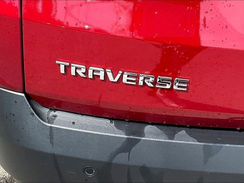 Used 2021 Chevrolet Traverse LT image 26
