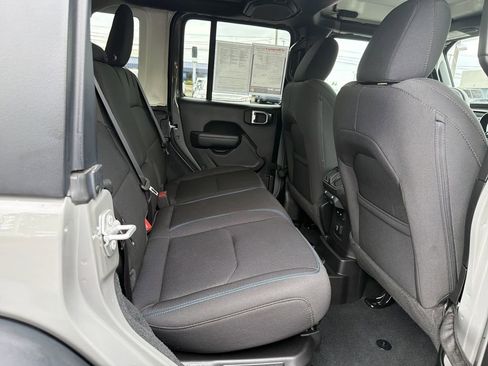 Used 2023 Jeep Wrangler Unlimited Rubicon 4xe w/ Cold Weather Group AWD/4WD image 18