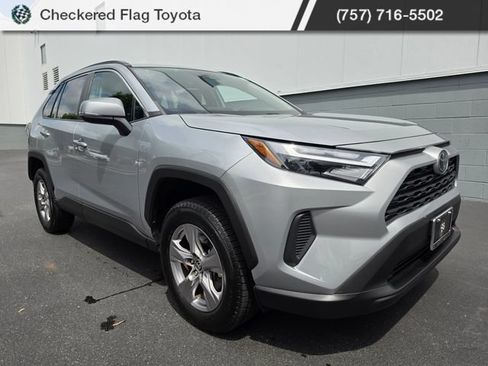 Used 2022 Toyota RAV4 XLE AWD/4WD image 7