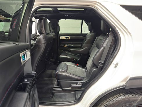 Used 2024 Ford Explorer ST w/ Technology Package image 11