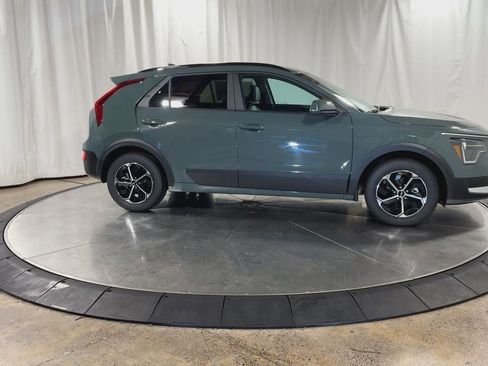 New 2026 Kia Niro EX image 2