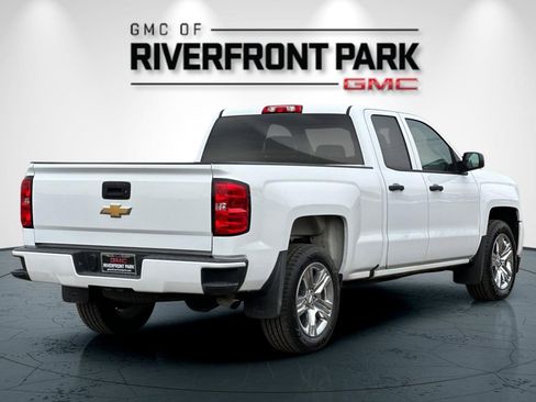 Used 2018 Chevrolet Silverado 1500 Custom w/ Custom Convenience Package image 3