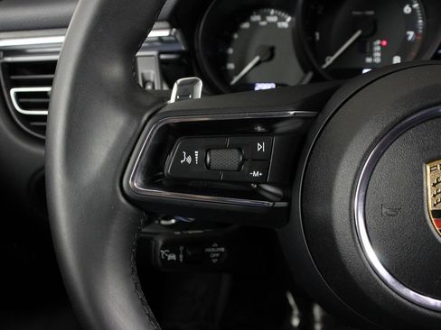 Certified 2025 Porsche Macan image 14