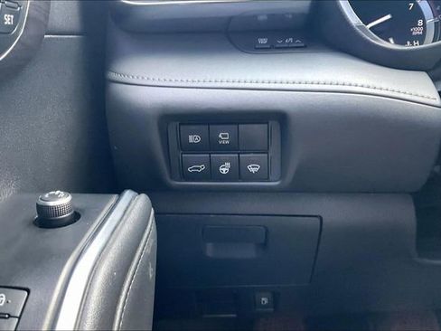 Used 2021 Toyota Highlander Limited FWD image 34