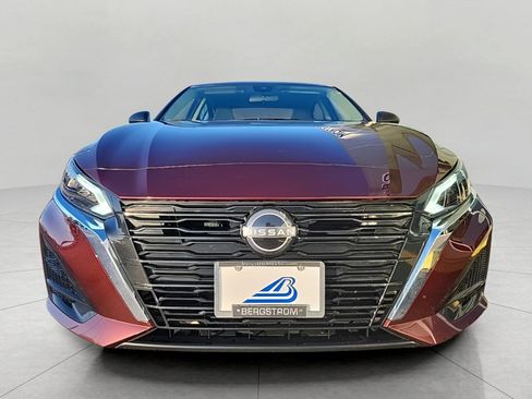 Used 2025 Nissan Altima 2.5 SV image 3