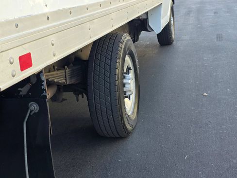 Used 2017 Chevrolet Express 3500 RWD image 10