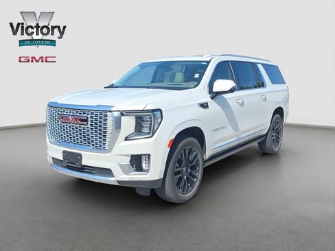 Used 2023 GMC Yukon XL Denali AWD/4WD image 3