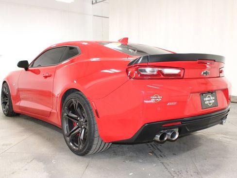 Used 2018 Chevrolet Camaro SS RWD image 7