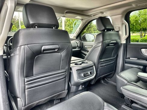 Used 2025 Ford Expedition Max Platinum AWD/4WD image 18