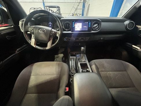 Used 2016 Toyota Tacoma TRD Off-Road w/ Towing Package image 15