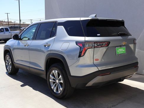 Used 2025 Chevrolet Equinox LT AWD/4WD image 3