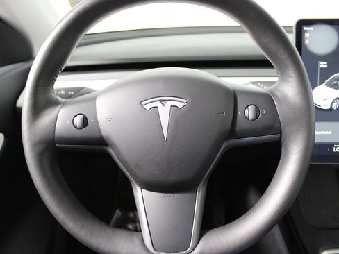 Used 2021 Tesla Model Y Long Range image 12