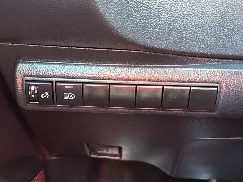 Used 2024 Toyota Corolla LE FWD image 33