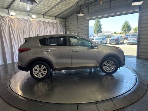 Used 2019 Kia Sportage LX FWD image 3