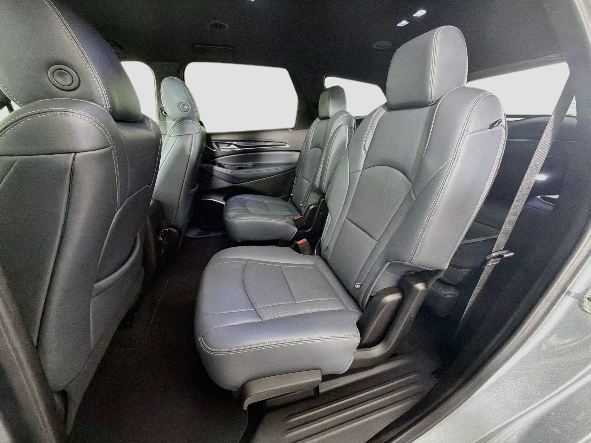 Used 2023 Buick Enclave Premium AWD/4WD image 28