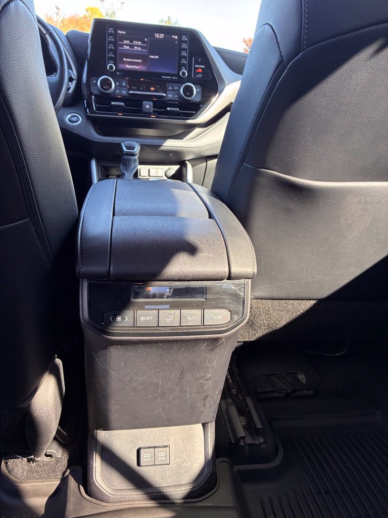 Used 2021 Toyota Highlander XLE AWD/4WD image 15
