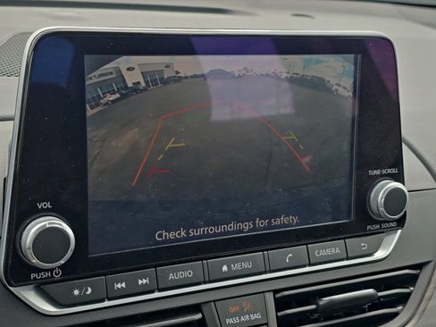 Used 2025 Nissan Altima 2.5 SV AWD/4WD image 3