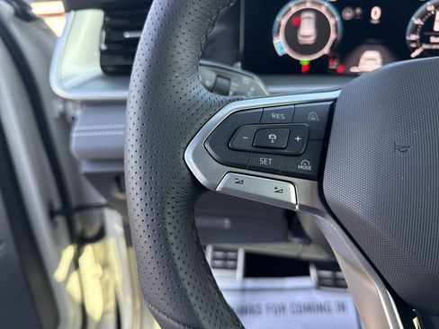 New 2026 Volkswagen Tiguan SE R-Line FWD image 19