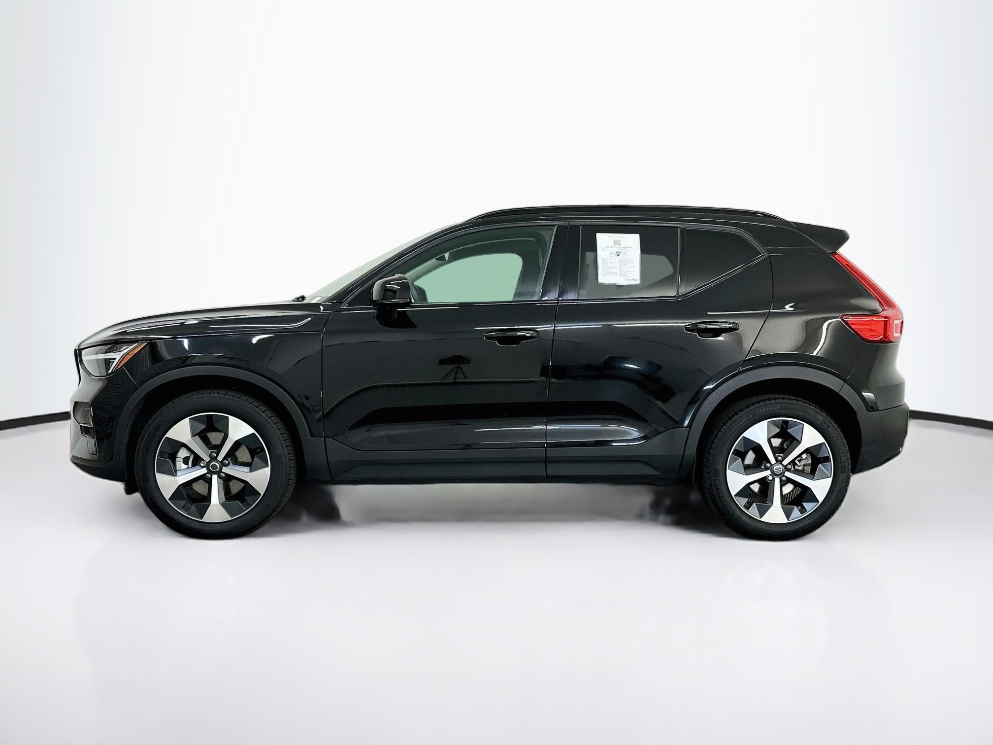 Used 2026 Volvo XC40 B5 Plus AWD/4WD image 4