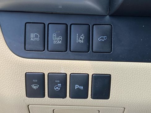 Used 2015 Toyota Highlander Limited Platinum AWD/4WD image 16