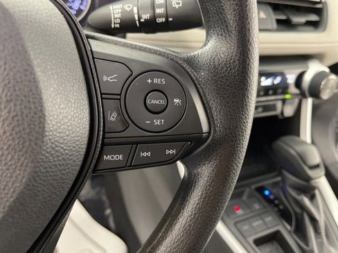 Used 2022 Toyota RAV4 XLE image 17
