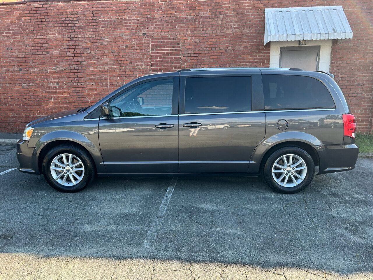 Used 2019 Dodge Grand Caravan SXT FWD image 6