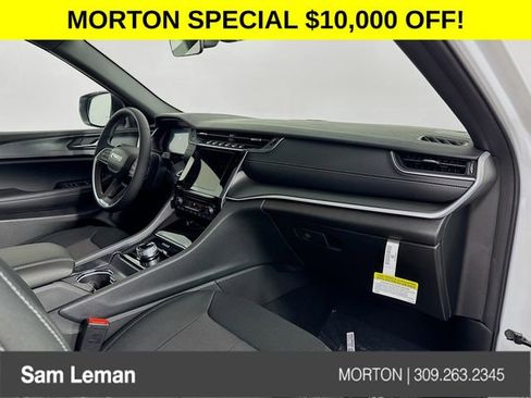 New 2025 Jeep Grand Cherokee L Laredo image 29